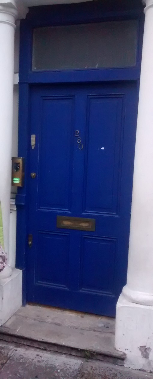 la puerta azul